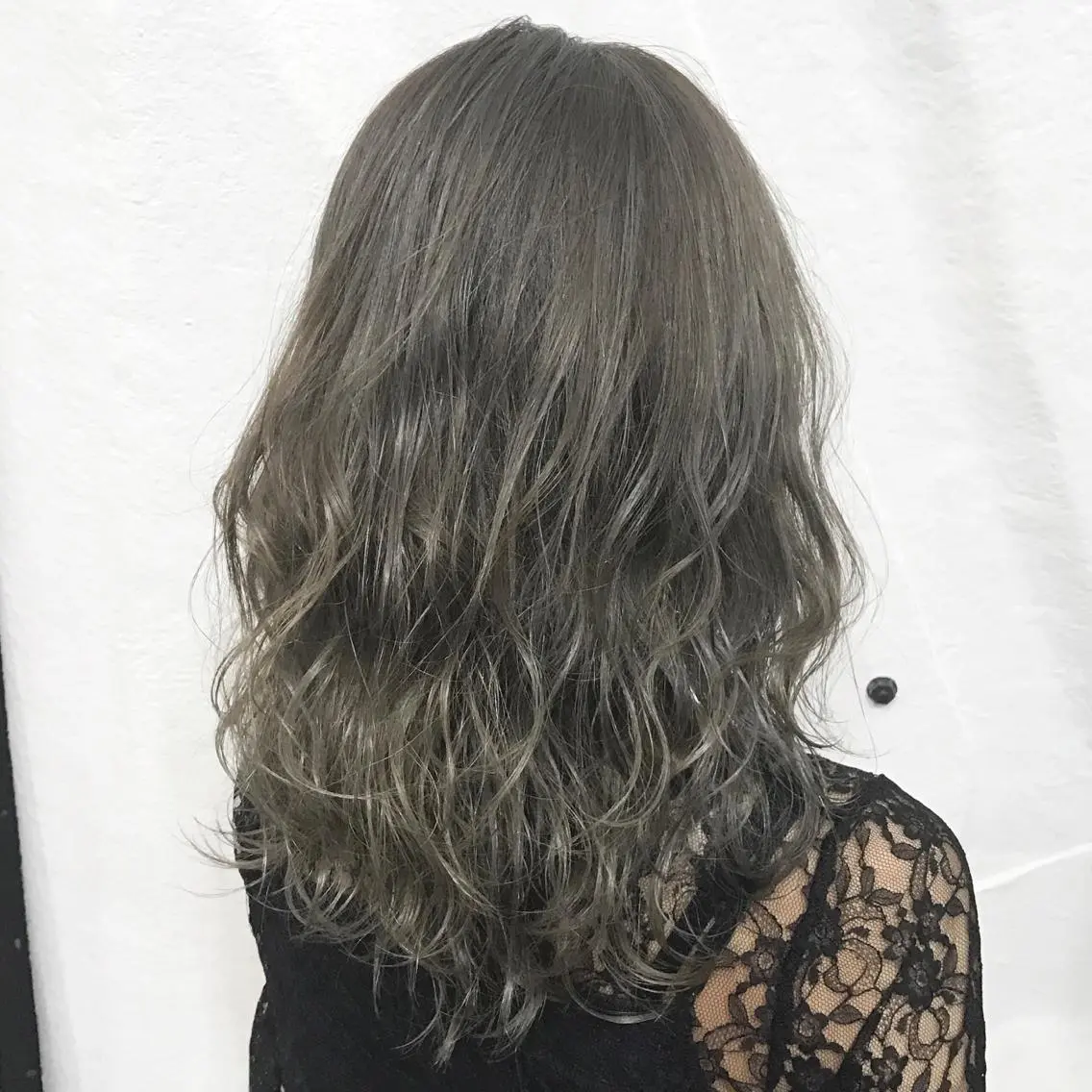 カラー アッシュ ブルーカラー ブルーグレー 透明感カラー ハイライトカラー K-POP好き美容師 🇰🇷Kai.Yのヘアスタイル