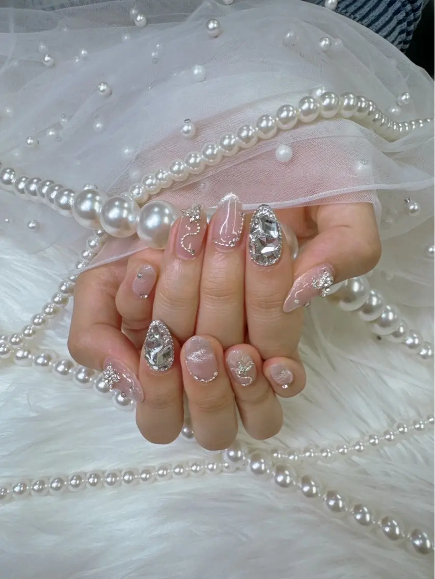 ネイル ボルドー チークネイル ドット 長さ出し フレンチネイル Queeens nailのネイルデザイン