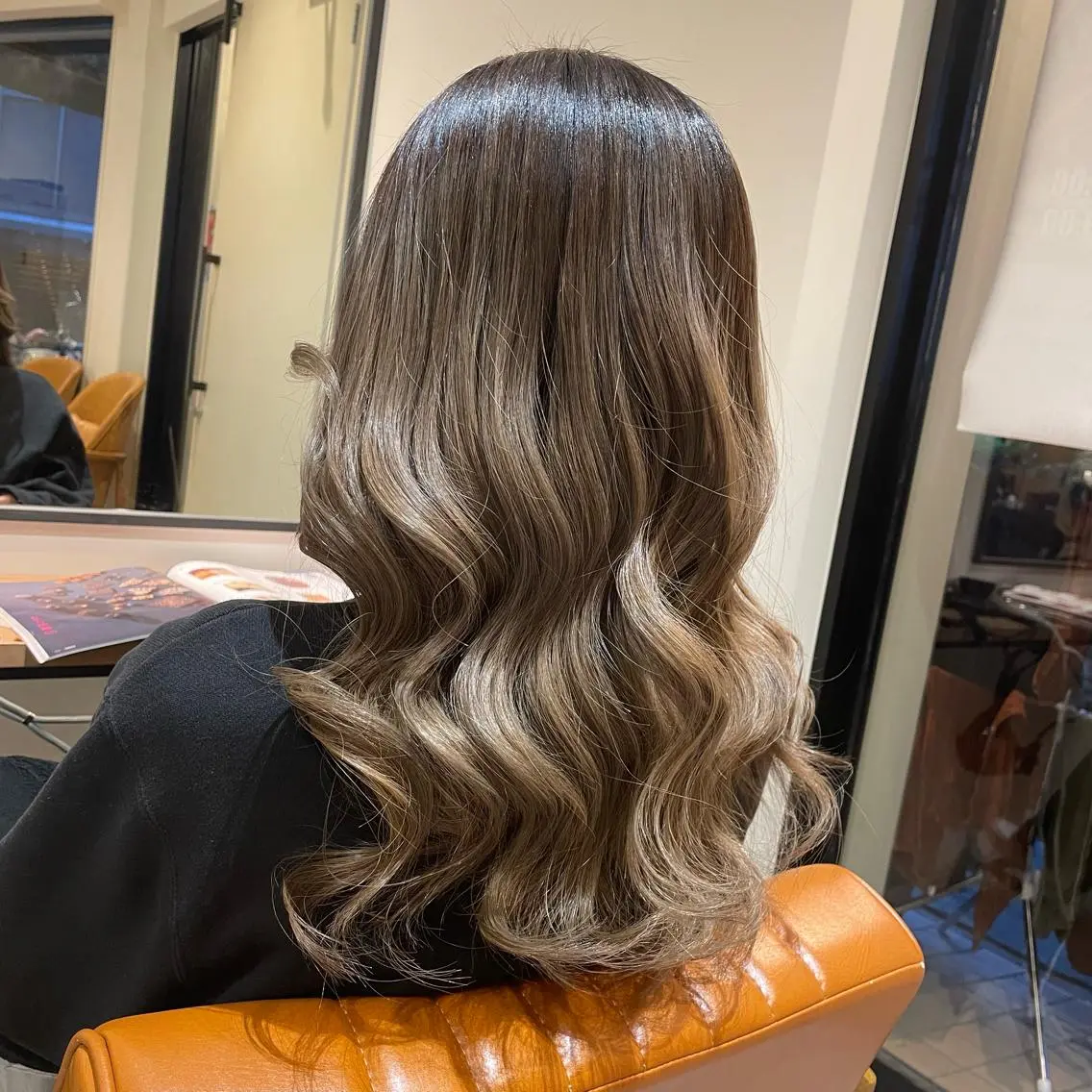 ロング ヘアカラー 中田 サヤカのヘアスタイル