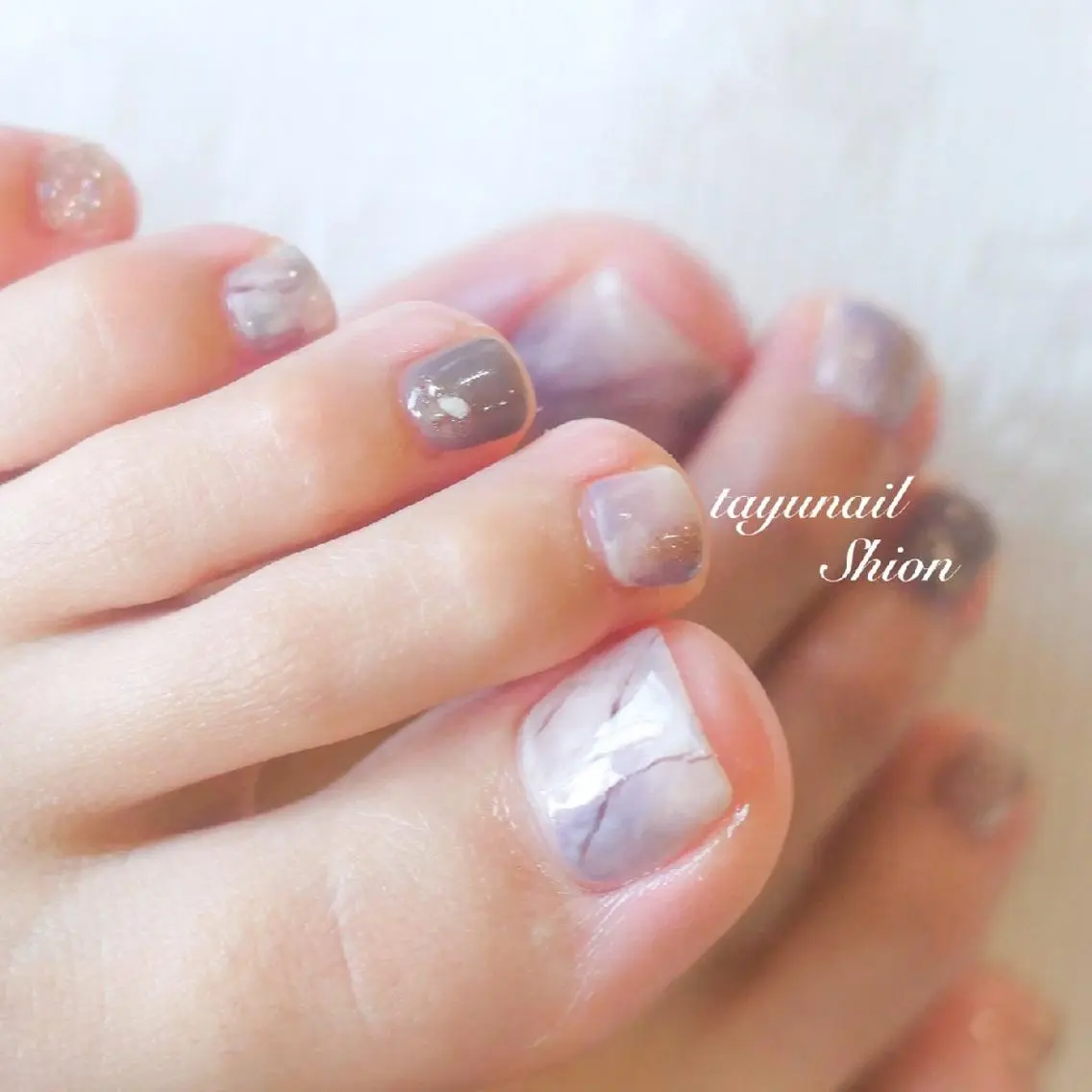 ネイル アートネイル ブルー フットネイル ジェルネイル ニュアンスネイル ネイルサロン 【たゆnail】のネイルデザイン
