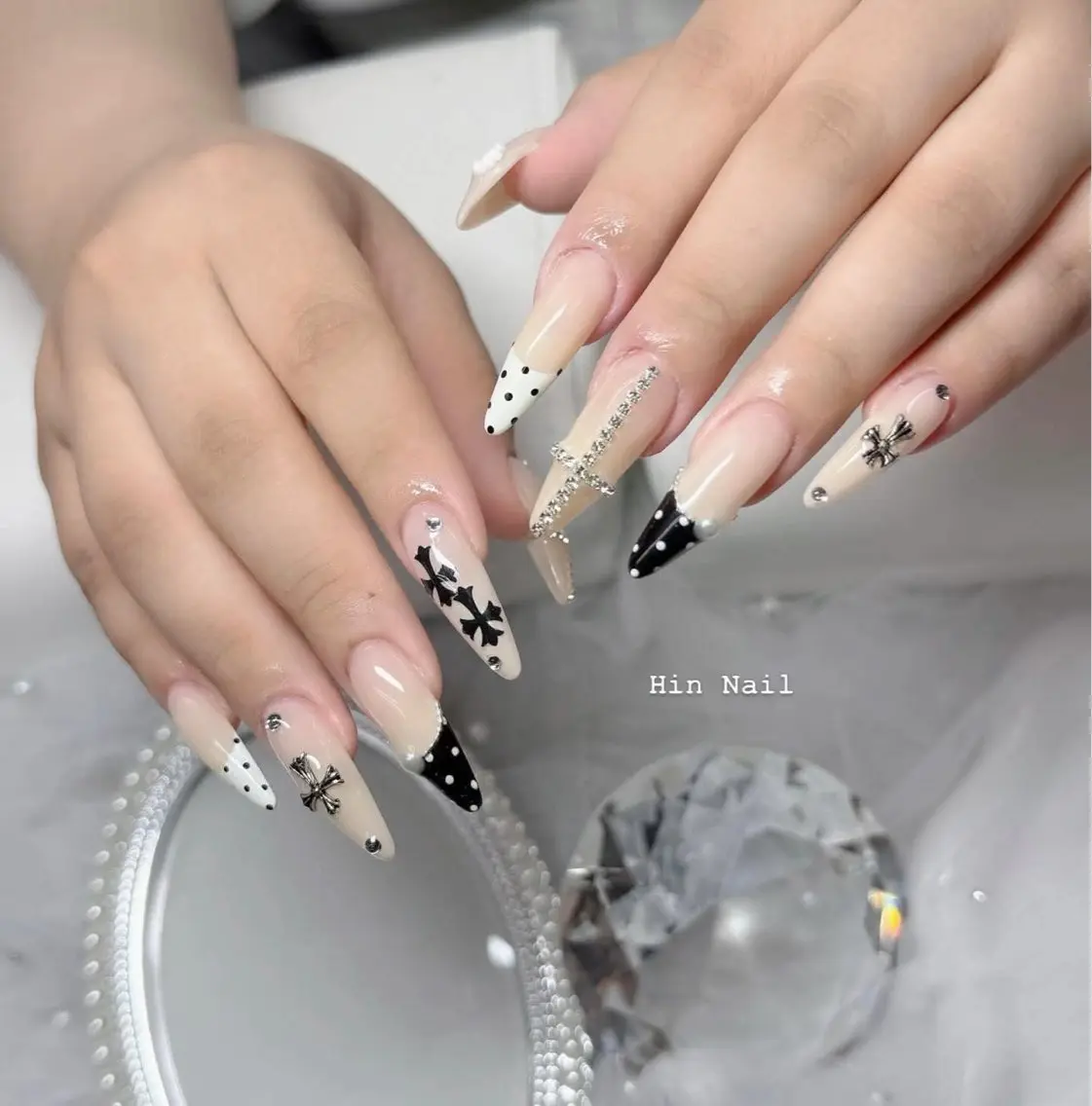 ネイル チークネイル ドット フットネイル フレンチネイル 韓国ネイル ハンドネイル Hin Nailのネイルデザイン