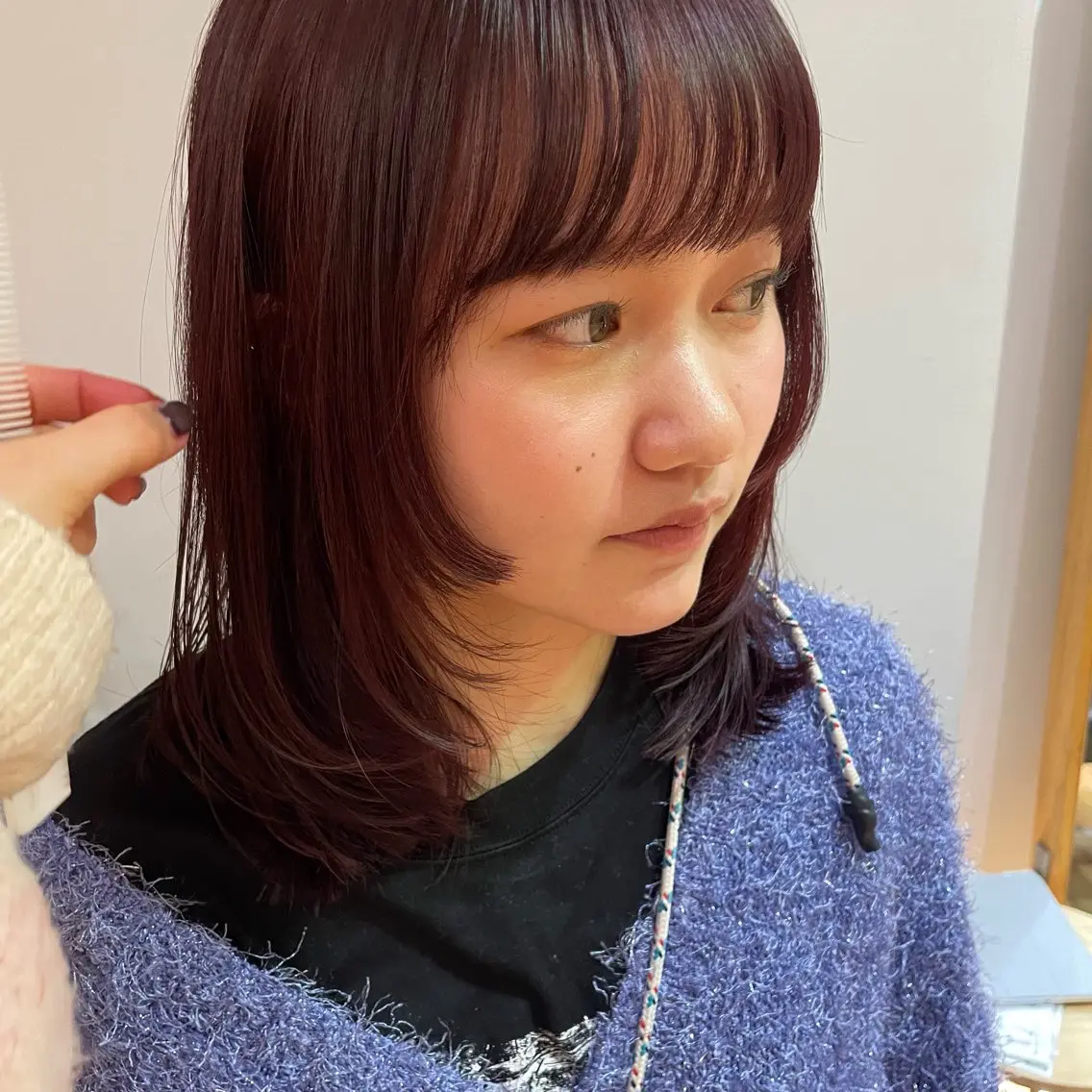 ミディアム カラー レッドカラー レイヤーカット 大橋 芽衣のヘアスタイル