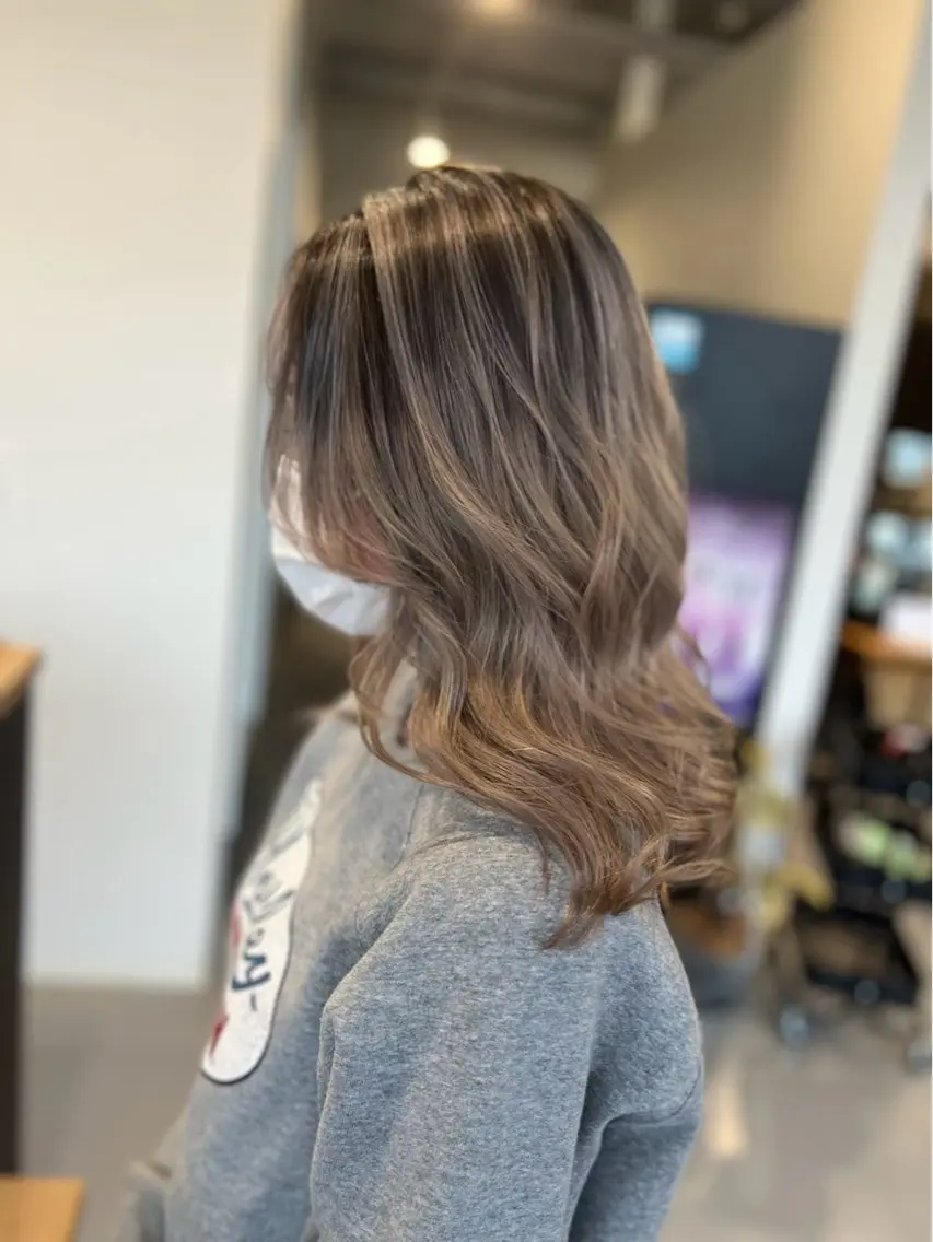 ロング 浅原 恵樹のヘアスタイル