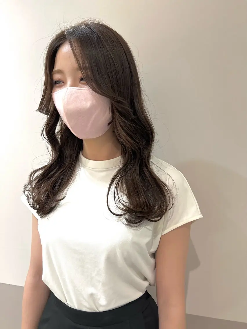 ミディアム くびれヘア 顔まわりレイヤー 髪質改善 韓国風ヘア レイヤーカット shindo lisa🎀🪽のヘアスタイル