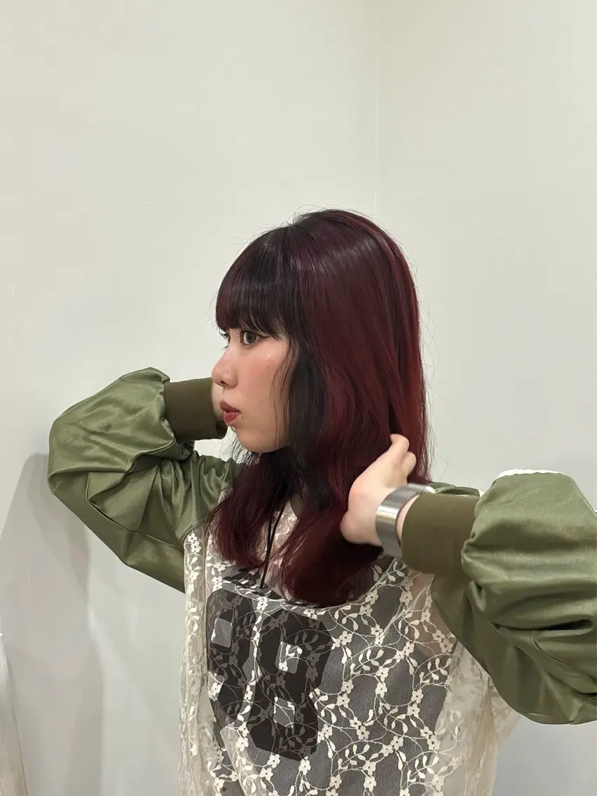ミディアム カラー 黒髪 レッドカラー 顔周りカット 小顔カット コバヤシ マヒロ🎀のヘアスタイル
