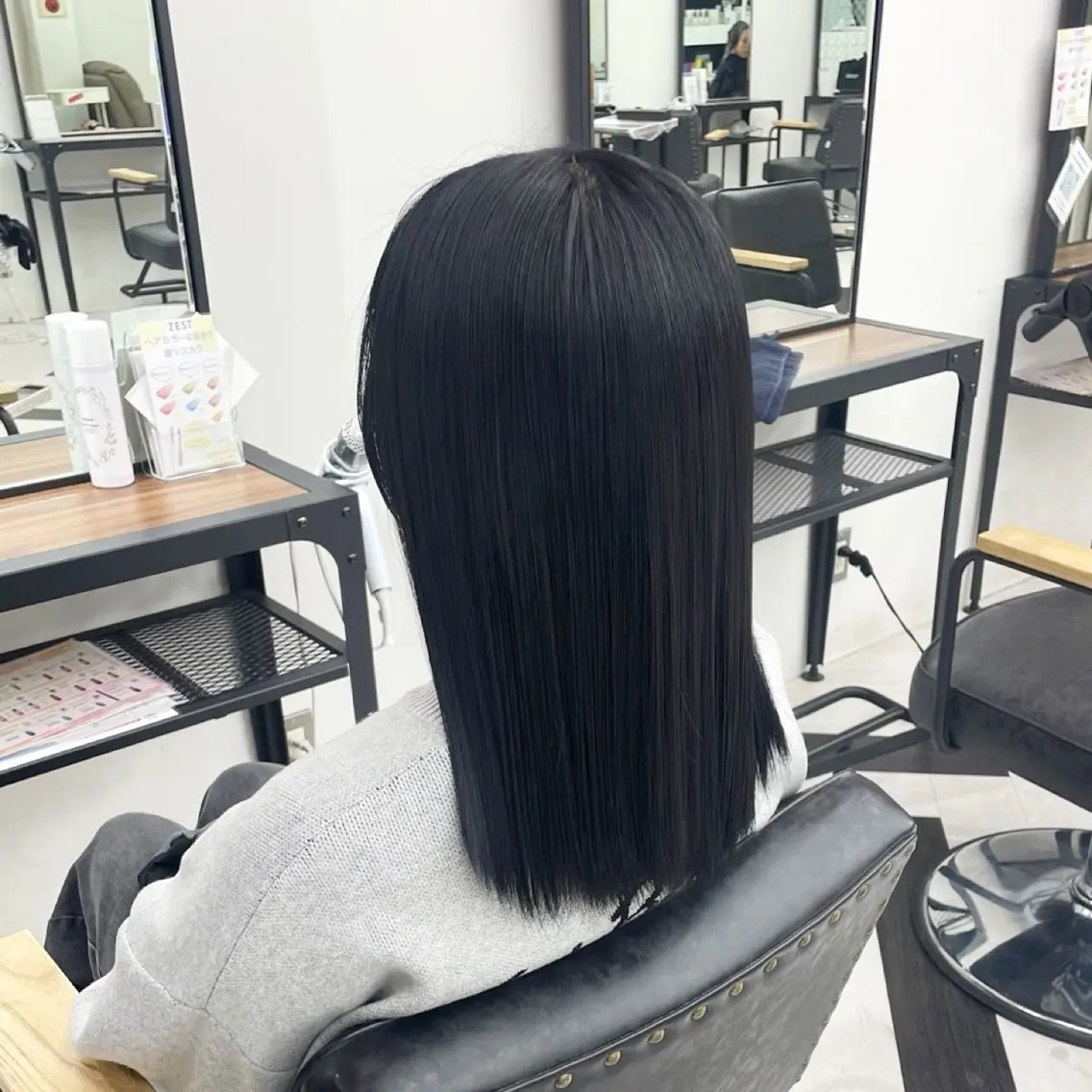 セミロング カラー パーマ ヘアアレンジ メンズ 黒髪 ブルーカラー ブルーブラック トリートメント mona/ ストレートスタイル✨のヘアスタイル