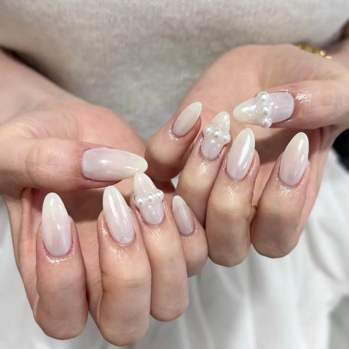 ネイル オーロラネイル 持ち込み ホワイト モデル様募集中♡ Kokomi🍮のネイルデザイン