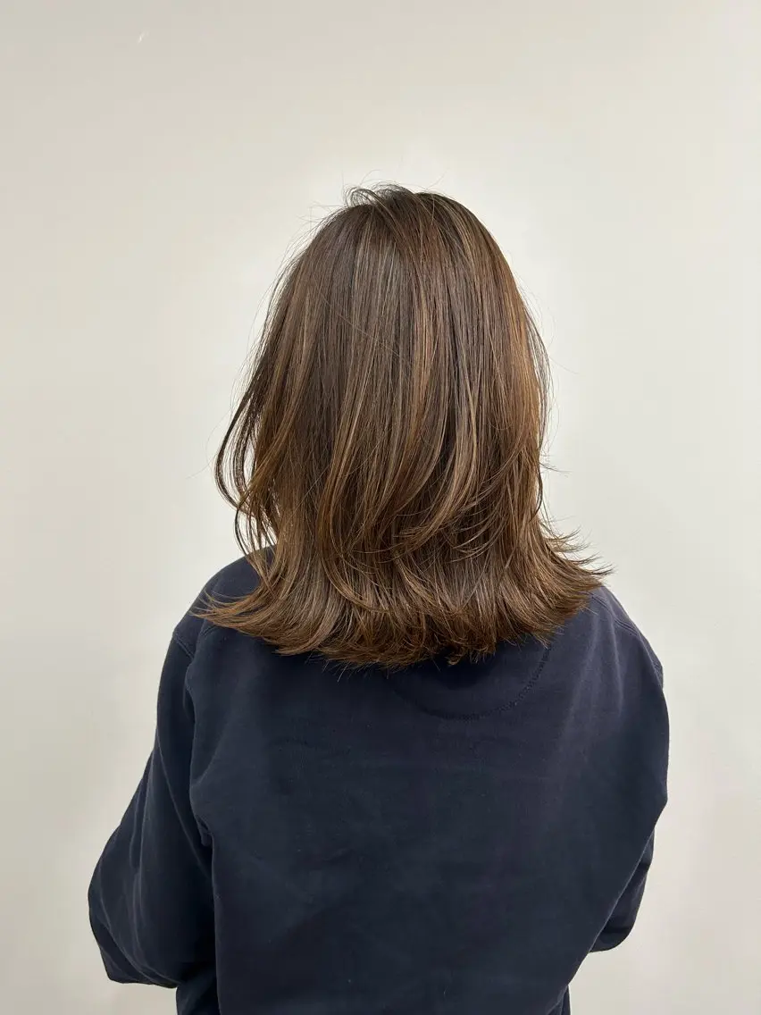 ミディアム ハイライト 小西 瑞穂のヘアスタイル