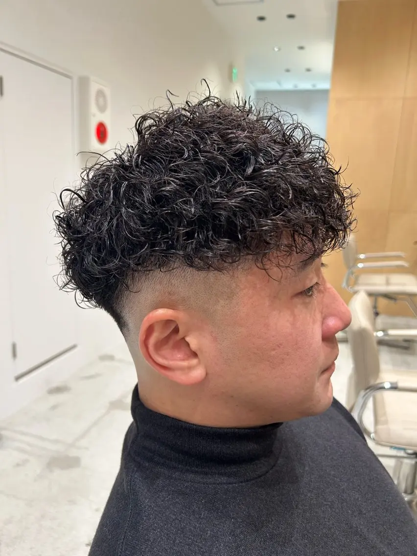 パーマ メンズ フェードカット メンズパーマ スキンフェード スペインカール スパイラルパーマ 🐲ツイスパ🐲 フェード/龍のヘアスタイル
