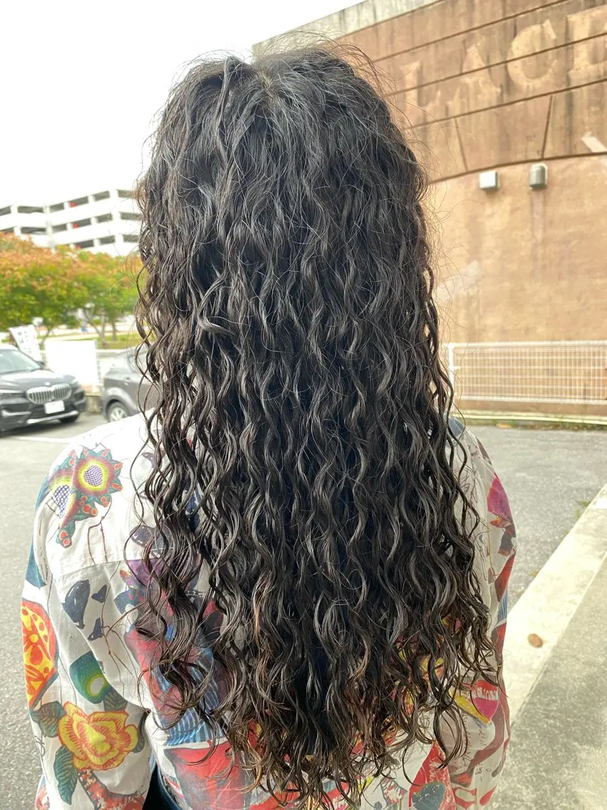 ロング パーマ カット パーマ 饒平名 知也のヘアスタイル