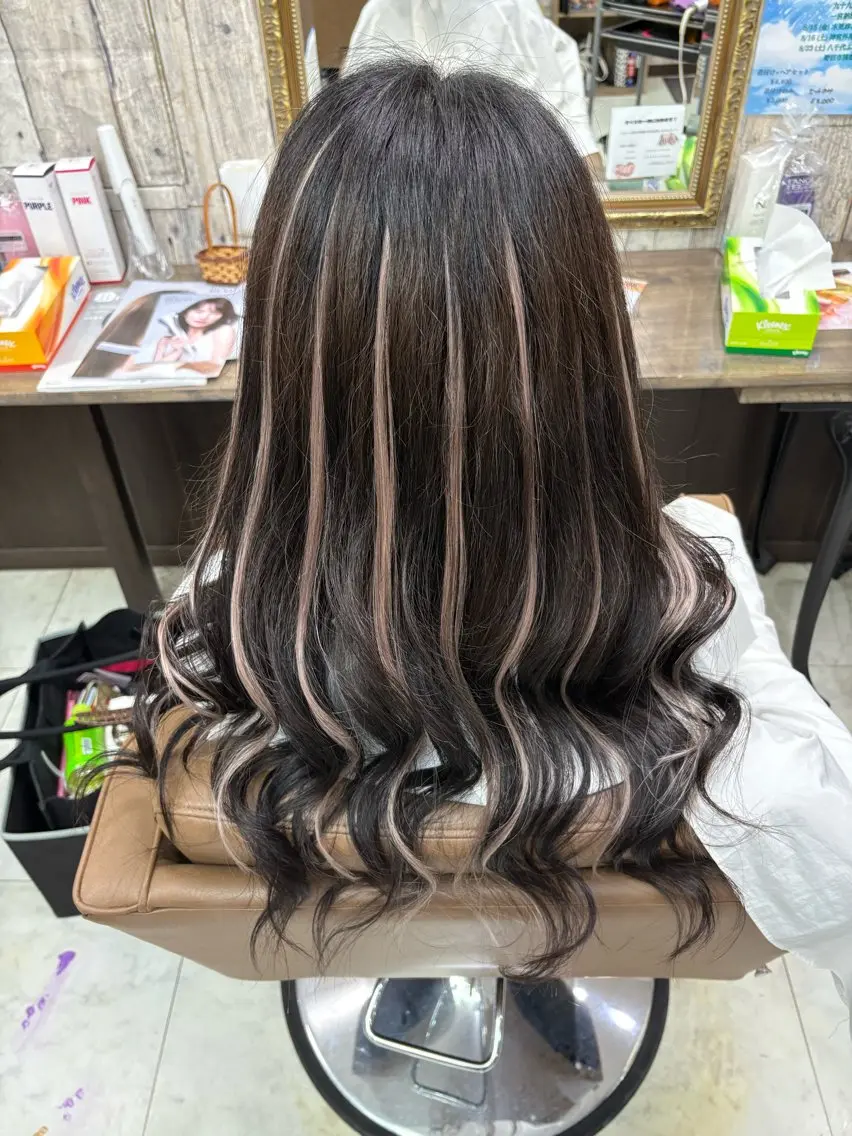 ロング シールエクステ エクステ ハイライト 学生 エクステ 岡本 恋樺のヘアスタイル