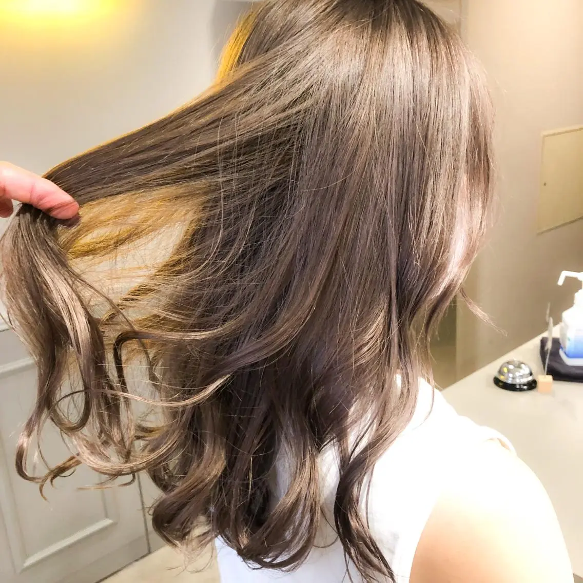 ロング カラー カット ヘアカラー トリートメント ハイトーン×レイヤー カットTAKUMIのヘアスタイル