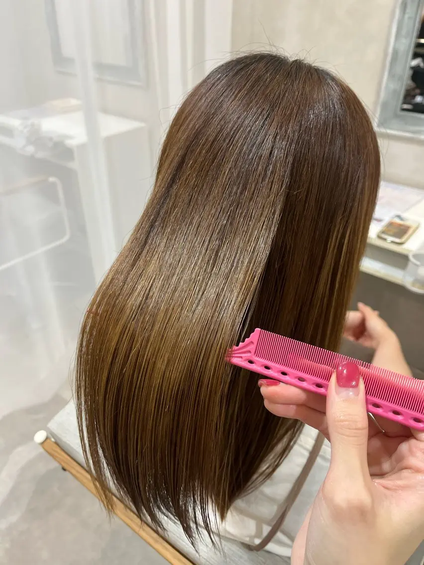 セミロング トリートメント 森 愛友のヘアスタイル