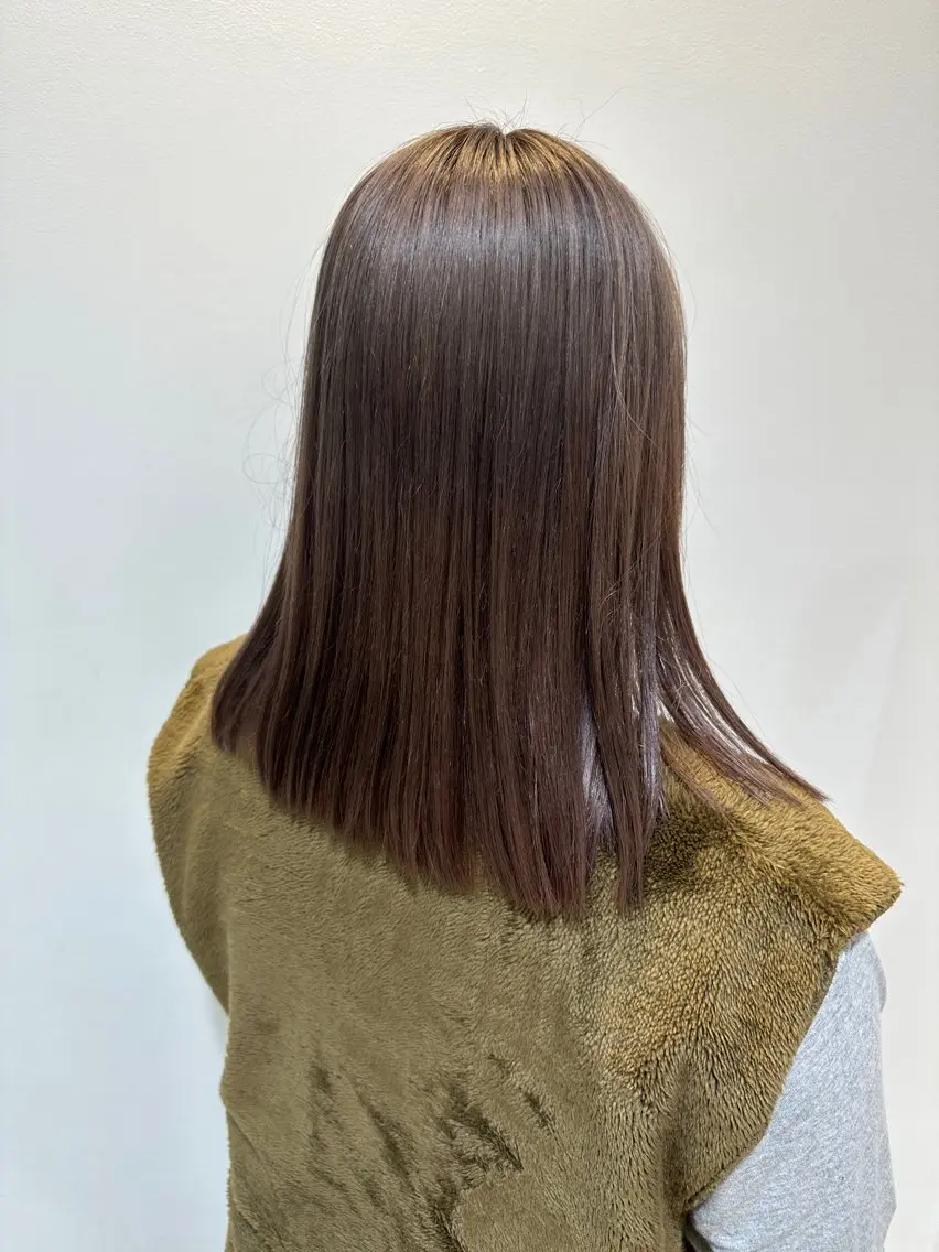 ミディアム 明日空きあり‼️ 艶々カラー🩷のヘアスタイル