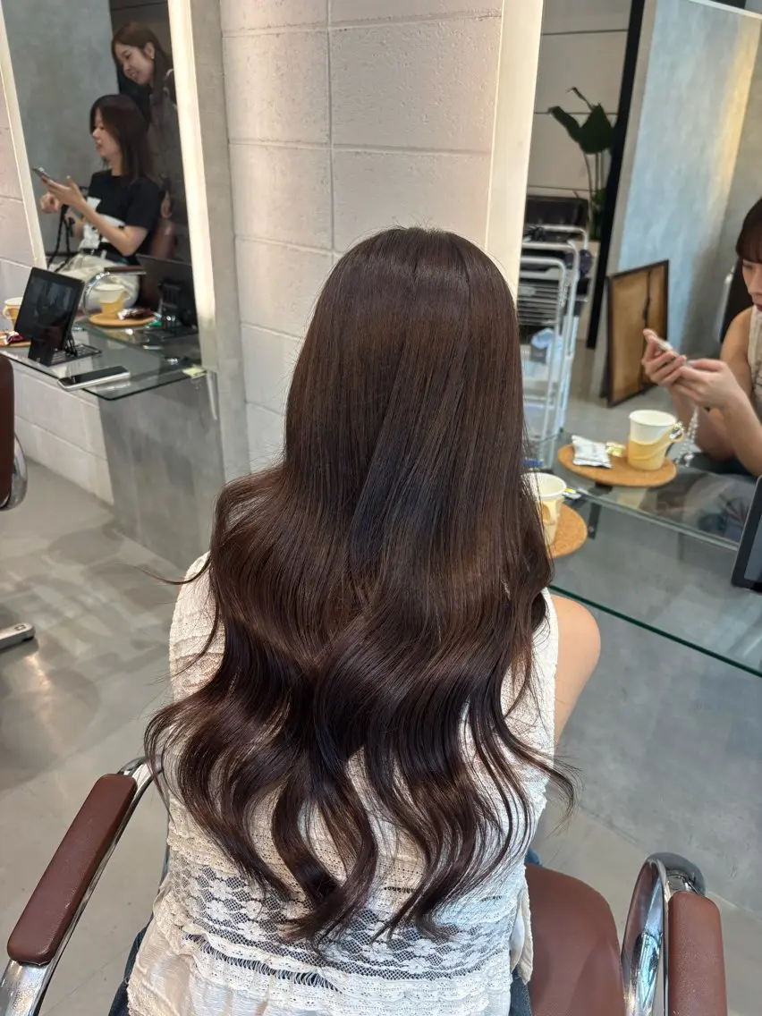 ロング ヘアカラー chic 米満 柚月のヘアスタイル
