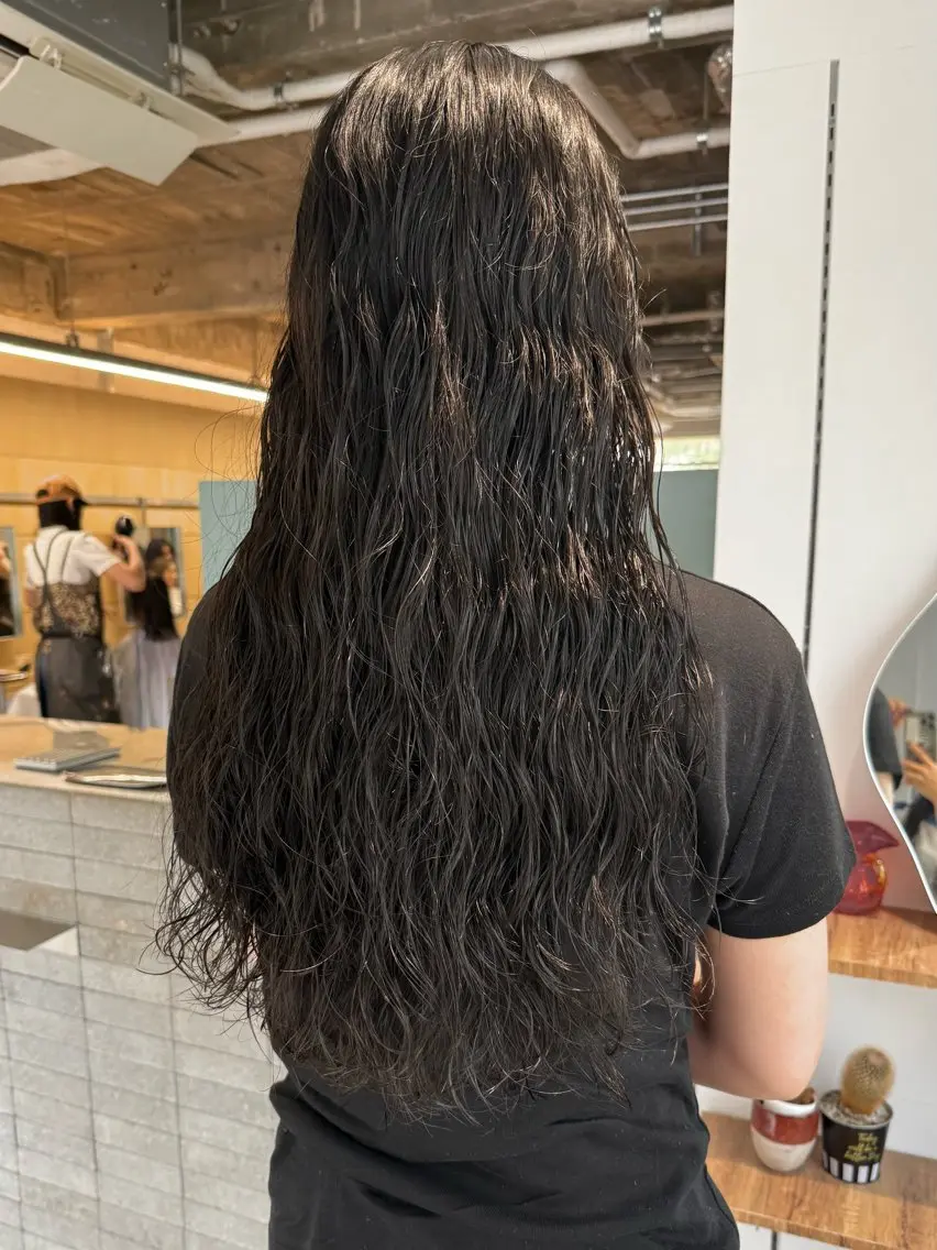 ロング カラー パーマ ロング カット ヘアカラー パーマ トリートメント cipre シンモン チナリのヘアスタイル