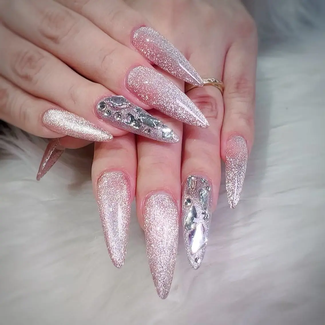 【HAND】ジェルチップでの10本長さ出し　ワンカラーorラメグラデーション（一色）＋アート2本★オフ無❌の写真