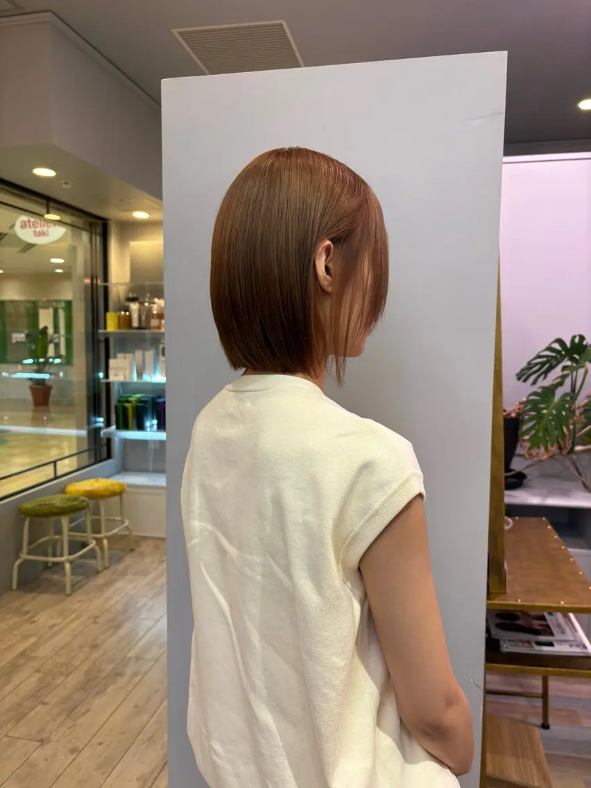 ミディアムヘアからボブカット（シャンプーブロー付き）の写真
