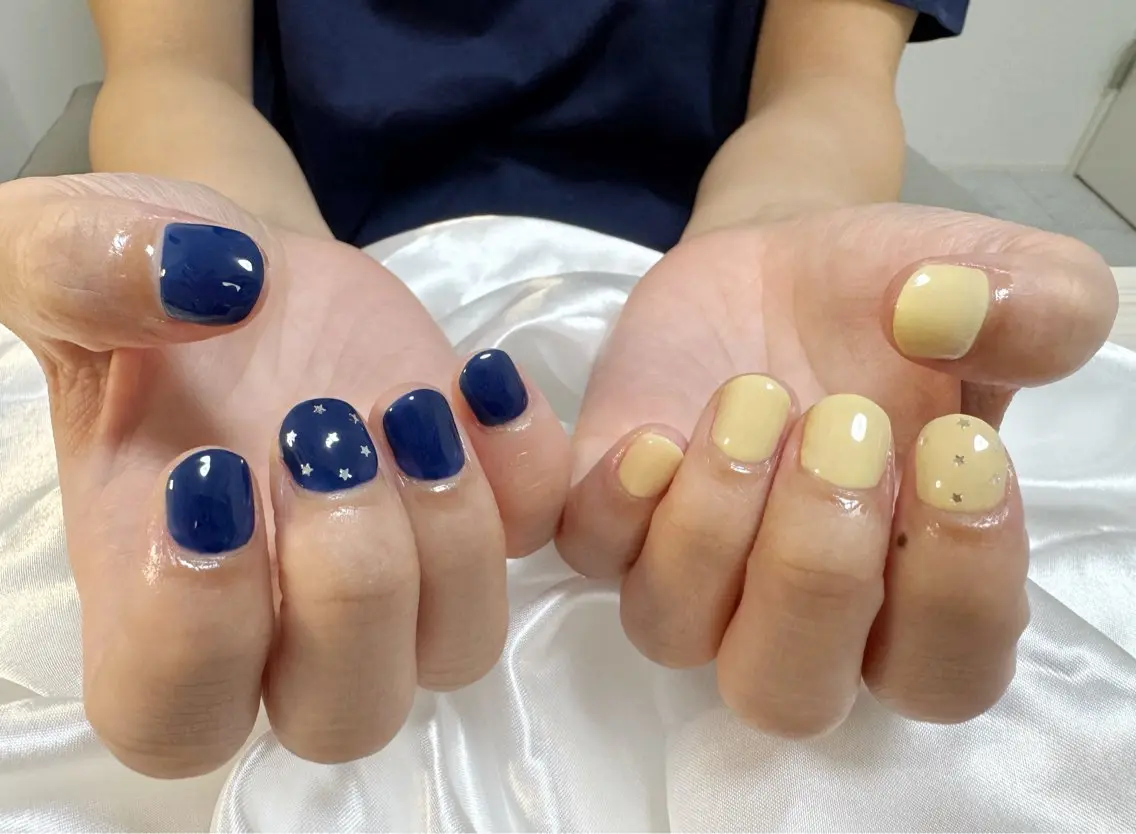 ネイル ネイビー 黄色 ハンドネイル Amule nailのネイルデザイン