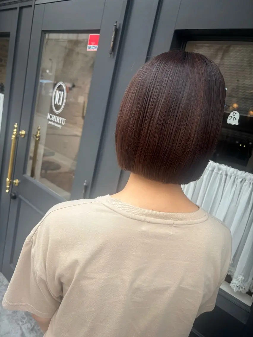 ショート 酸性ストレート✨ 艶カラー✨谷口倭子のヘアスタイル