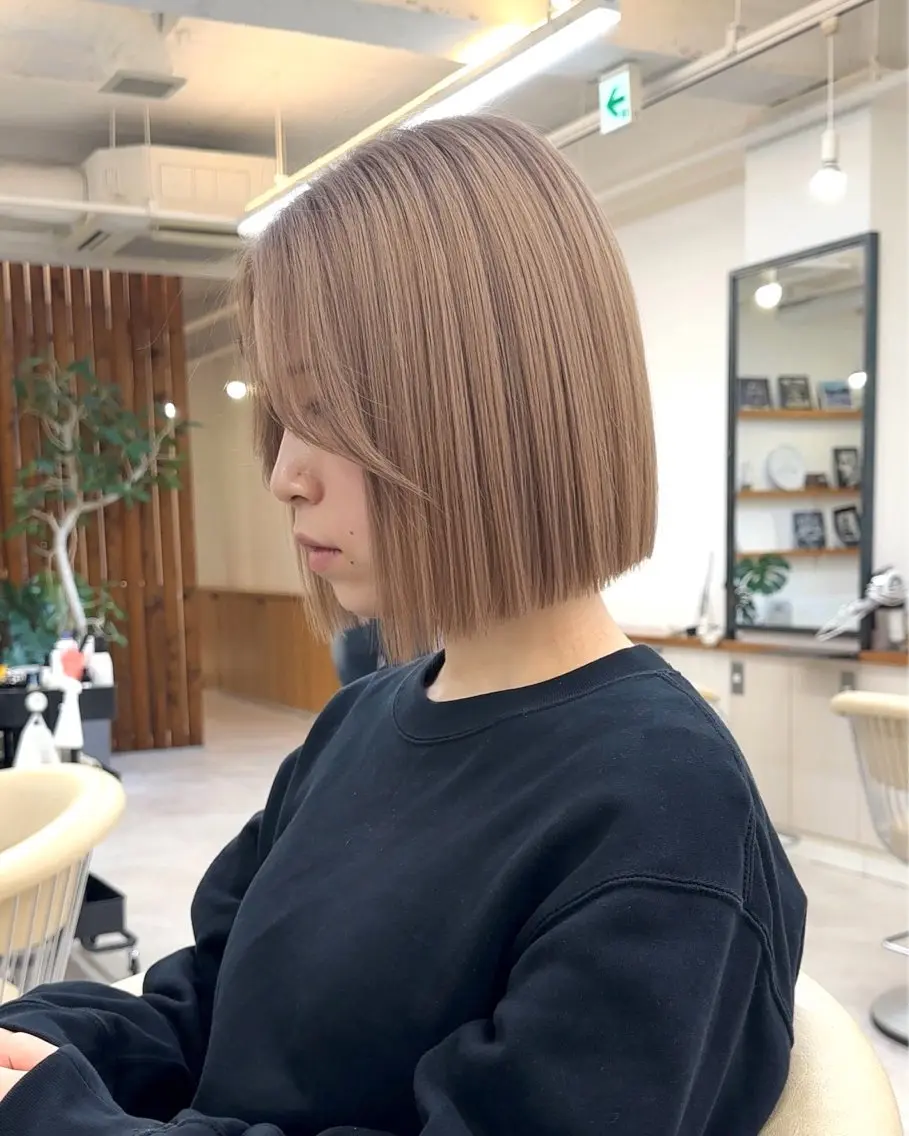 ショート カラー 切りっぱなしボブ ベージュカラー ボブ 似合わせボブ/縮毛 /ハイトーン/ひさとのヘアスタイル