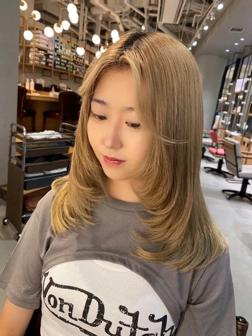セミロング カラー レイヤーカット unopulir 景山 凌のヘアスタイル