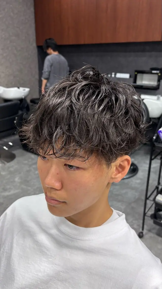パーマ メンズ センターパート フェザーパーマ メンズパーマ ニュアンスパーマ メンズカット/パー マ/川越/成田最のヘアスタイル