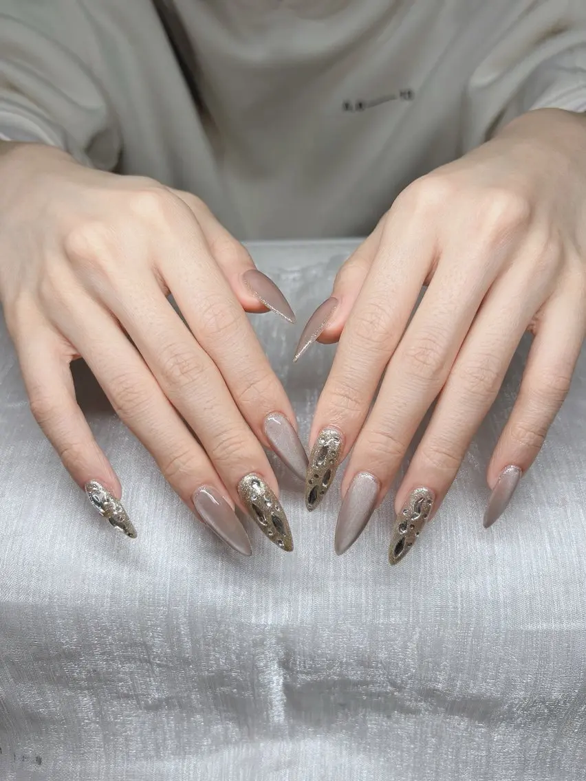ネイル オーロラネイル チークネイル 長さ出し フットネイル フレンチネイル ハンドネイル Lee Nails チップ長さだし専門店のネイルデザイン