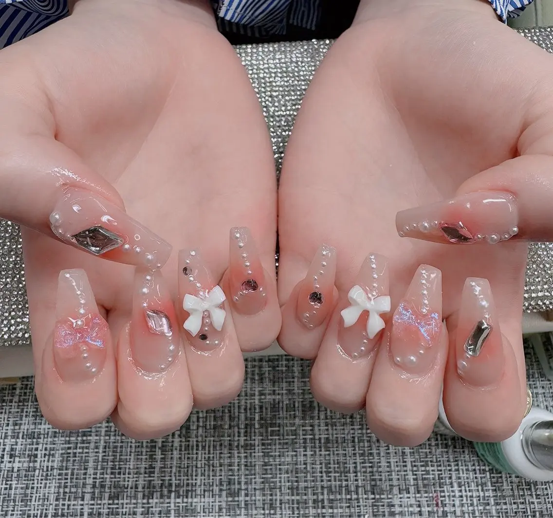 ネイル フレンチネイル ジェルネイル ガラスフレンチ ハロウィン ハート ハンドネイル H.baby Nail Salonのネイルデザイン