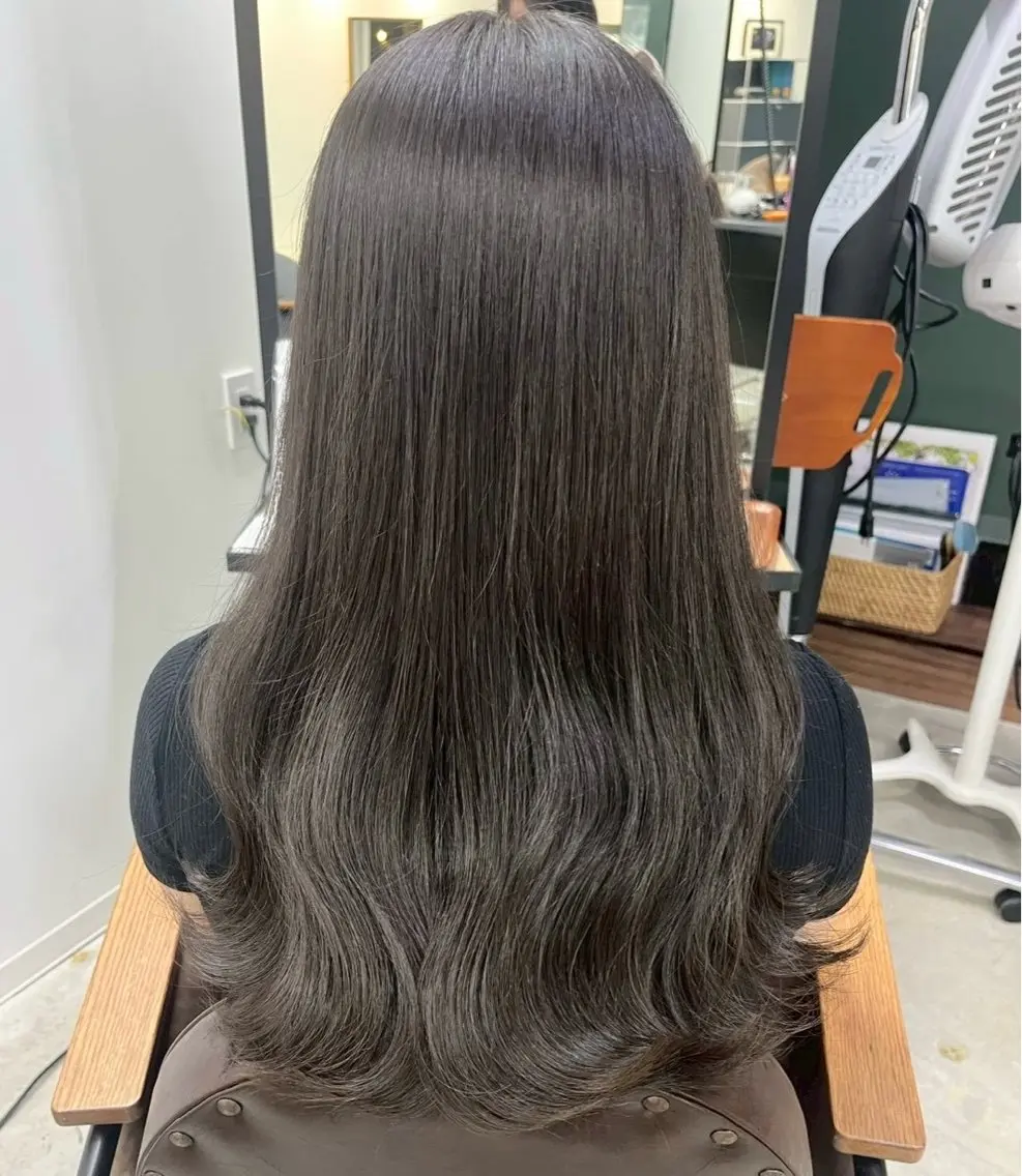ロング カラー アッシュ ベージュカラー ブラウンカラー ロング ✨️赤み消しカラー/ けんしん/ミルクティのヘアスタイル