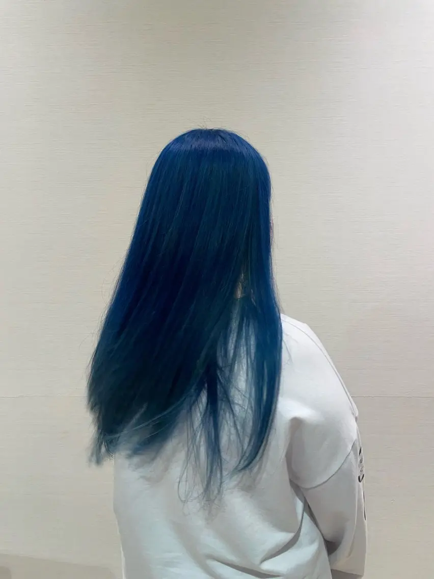 カラー ブルーカラー 荒木 郁実のヘアスタイル