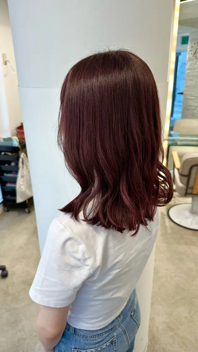 ミディアム カラー ボルドーカラー カット ヘアカラー 透明感カラー/ レイヤー　YUKAのヘアスタイル