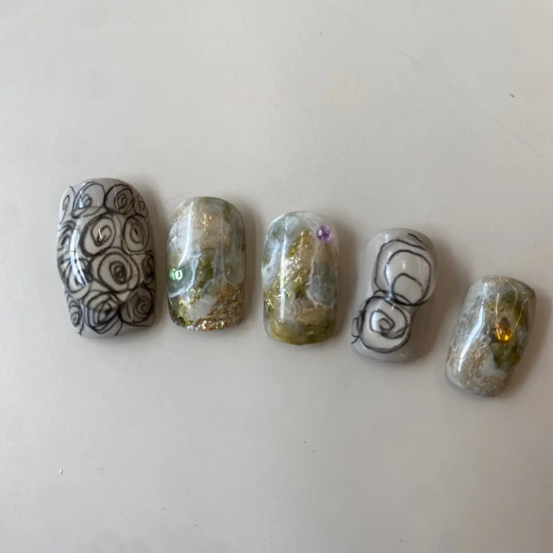 ネイル 春ネイル ストーンネイル ハンドネイル chika / nailのネイルデザイン
