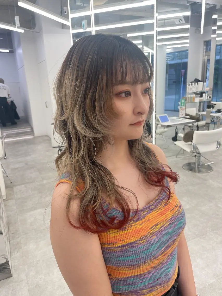ロング カラー ヘアアレンジ ロングレイヤー バレイヤージュ ブリーチ オレンジ レッドカラー ヘアカラー トリートメント 【Sweep】おじま のぞみのヘアスタイル