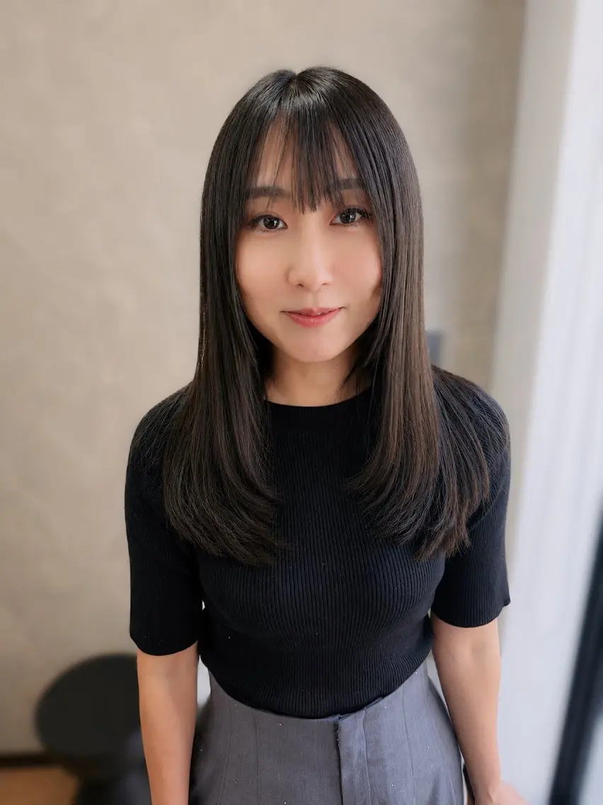 セミロング カラー アッシュ アッシュブラウン ブラウンカラー レイヤーカット ローレイヤー 柏 康孝のヘアスタイル