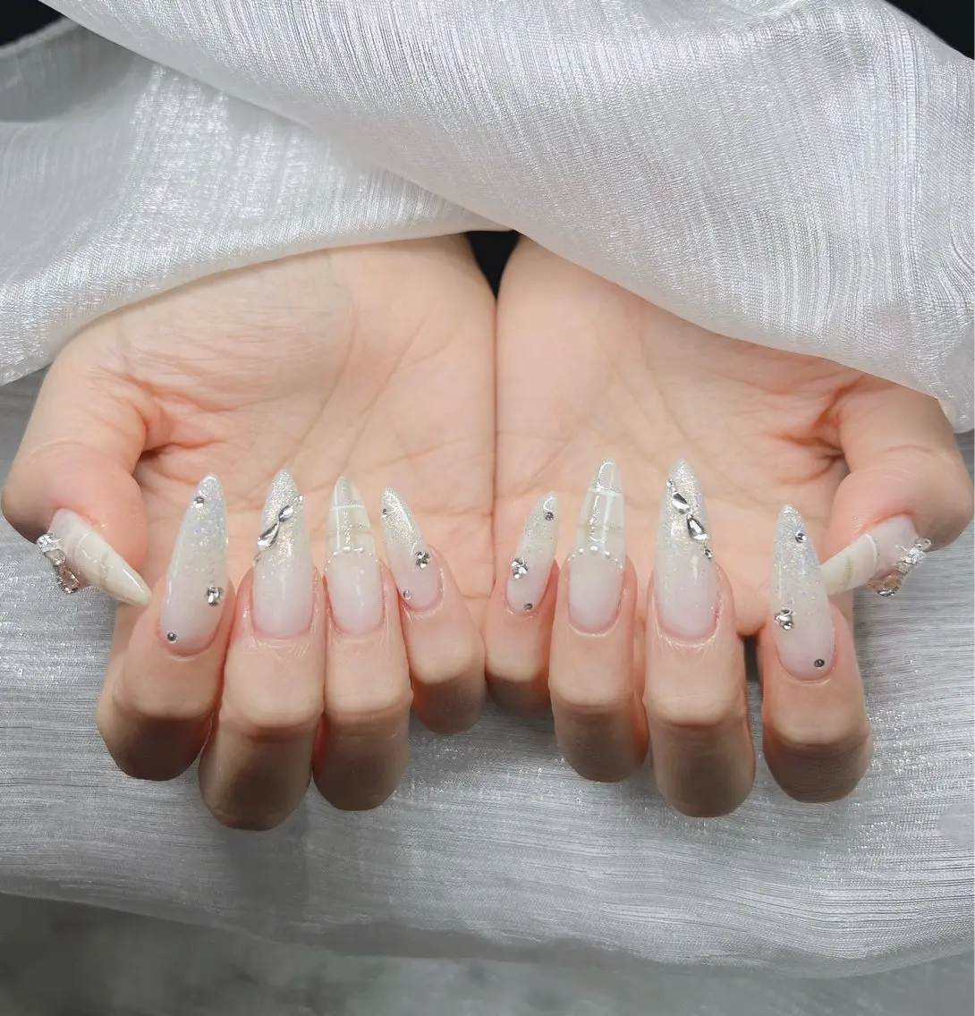 ネイル 長さ出し グラデーション 卒業式 キラキラネイル マグネットネイル ハンドネイル Lee Nails チップ長さだし専門店のネイルデザイン