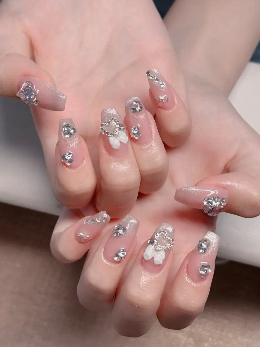 ネイル フレンチネイル ジェルネイル ガラスフレンチ ハロウィン ハート H.baby Nail Salonのネイルデザイン