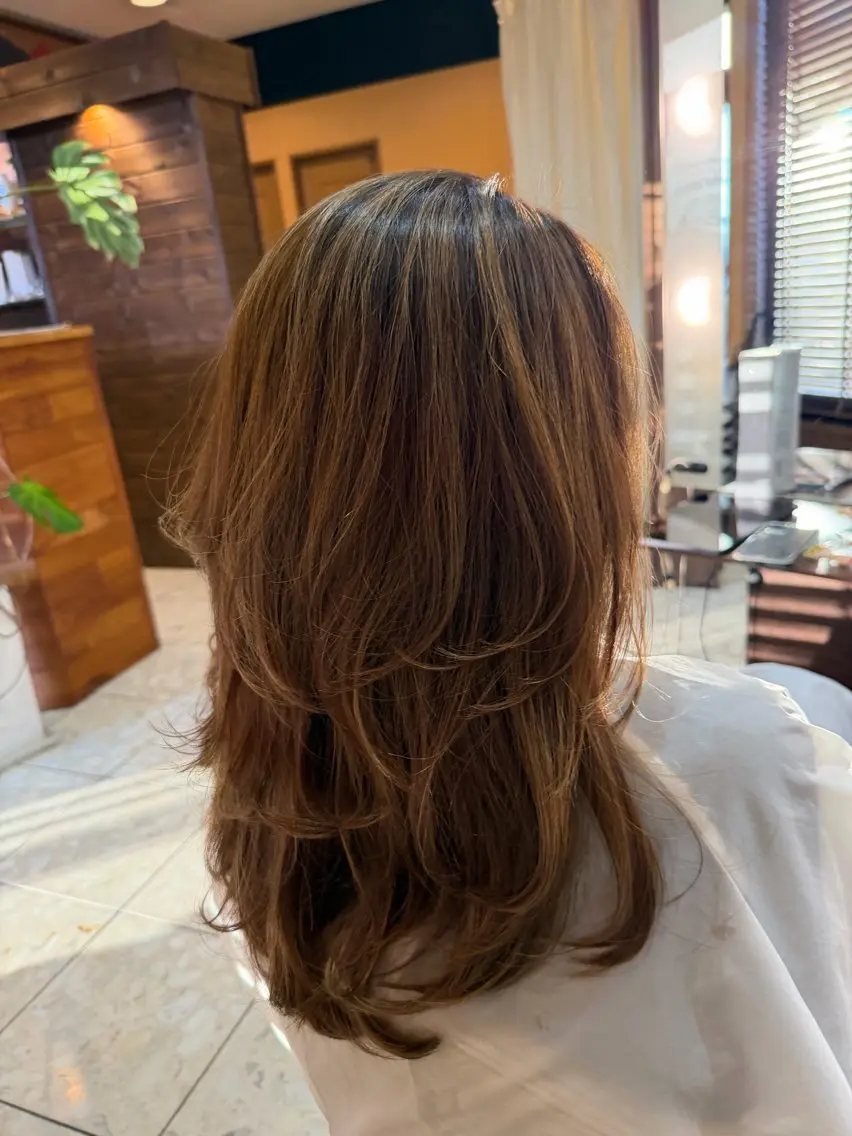 ロング ハイレイヤー ハイライト レイヤーカット ヘアカラー 鎌田 一徳のヘアスタイル