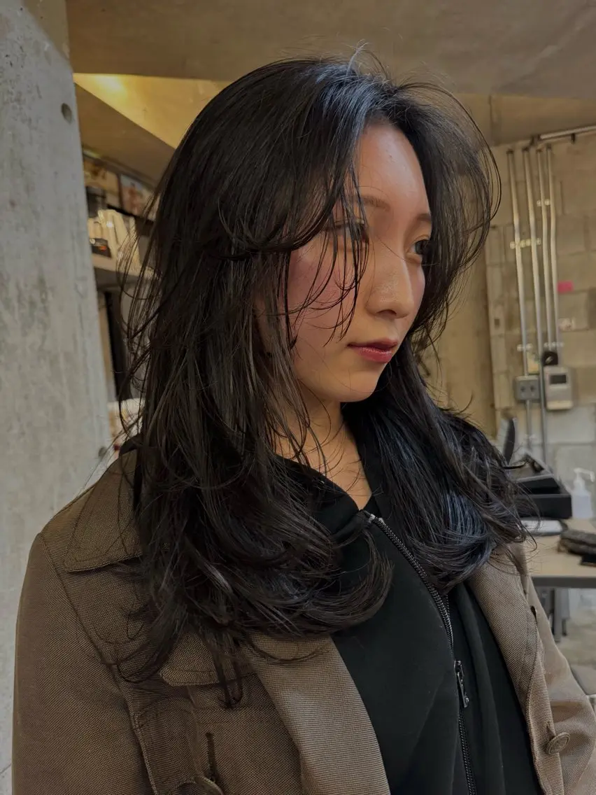 ロング カラー パーマ 切りっぱなしボブ ロングレイヤー ボブ 顔まわりレイヤー 顔周りカット カット YOKO/パーマ レイヤーカットのヘアスタイル