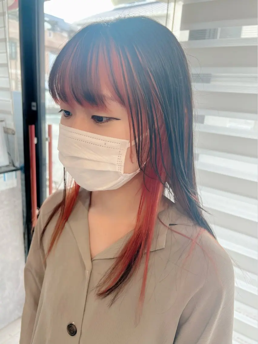 セミロング カラー インナーカラー オレンジ カット ヘアカラー メテオ ／ヘアカラー 西川菜実のヘアスタイル