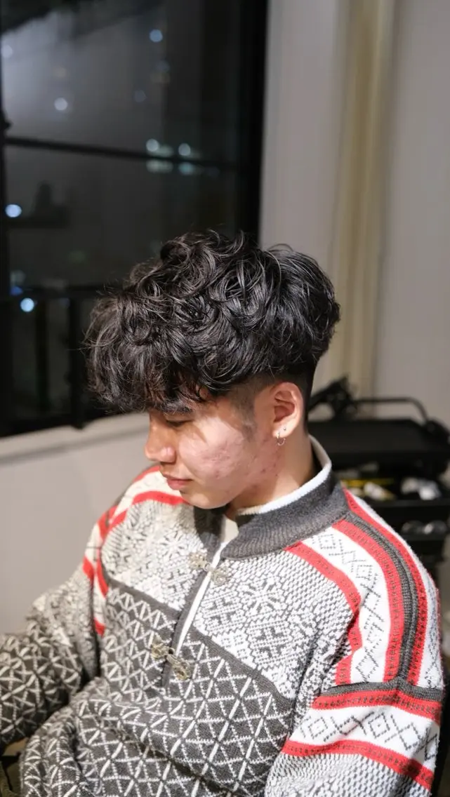 メンズ センターパート メンズ韓国風 マッシュ メンズパーマ カット パーマ BELO OSAKA カエデのヘアスタイル
