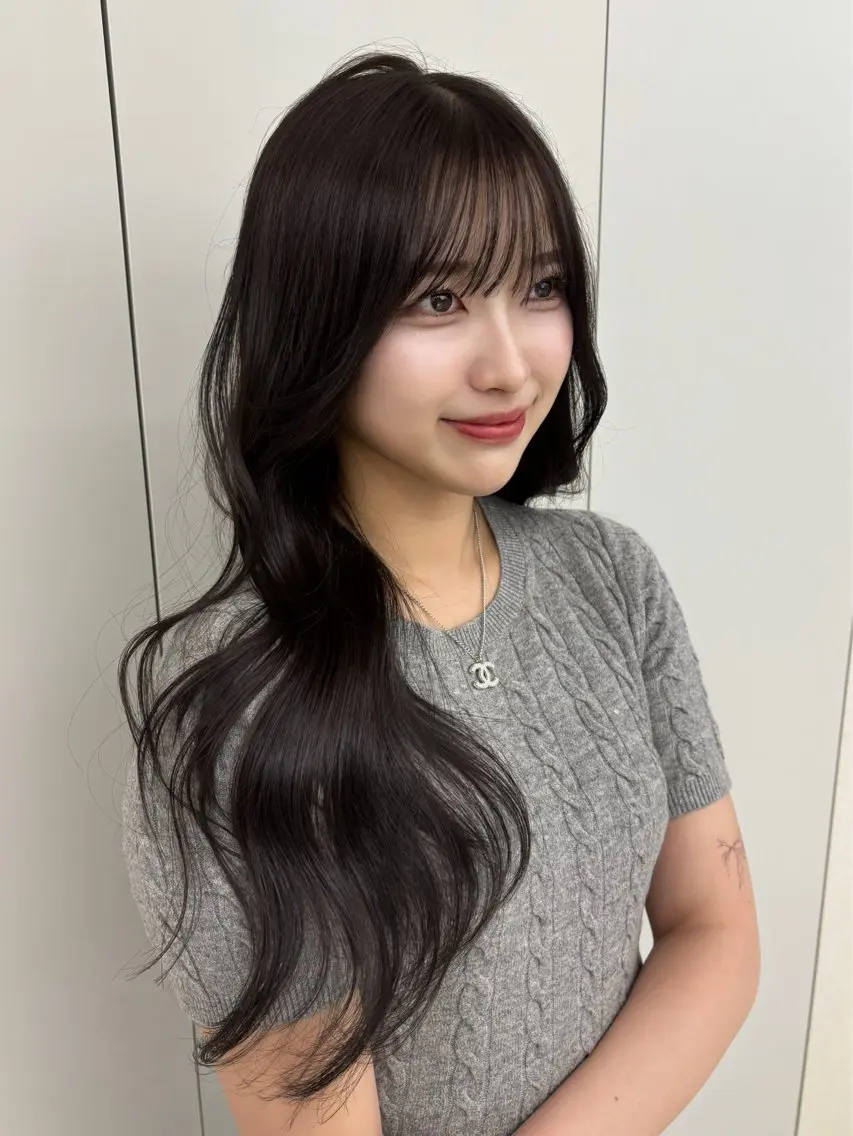 ロング 顔周りカット 小顔カット 《期間限定無料》 ミディアムカット✂️のヘアスタイル