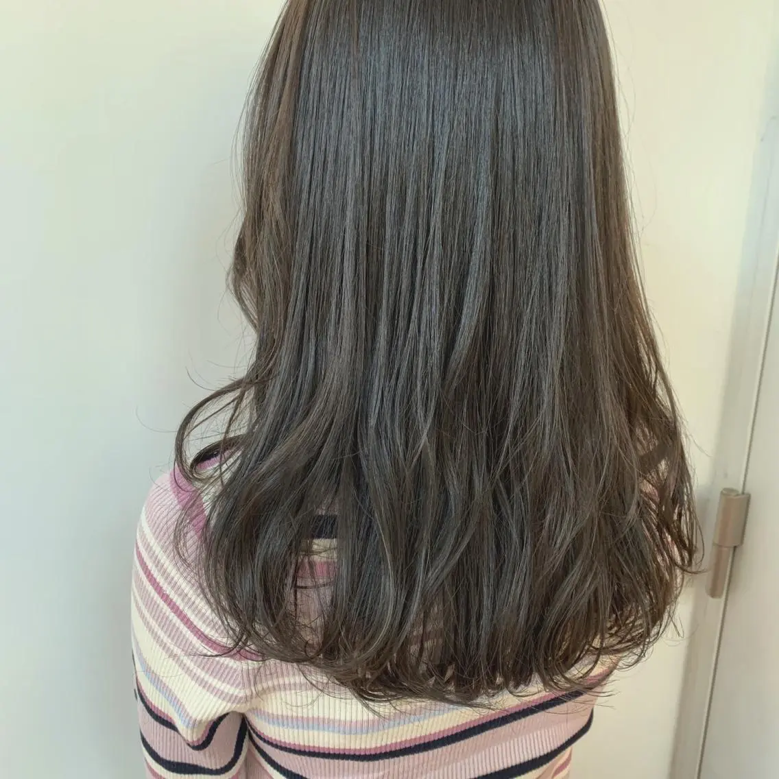 ロング カラー アッシュ ベージュカラー 透明感カラー カット ヘアカラー トリートメント newi 京橋 【yuuki】のヘアスタイル