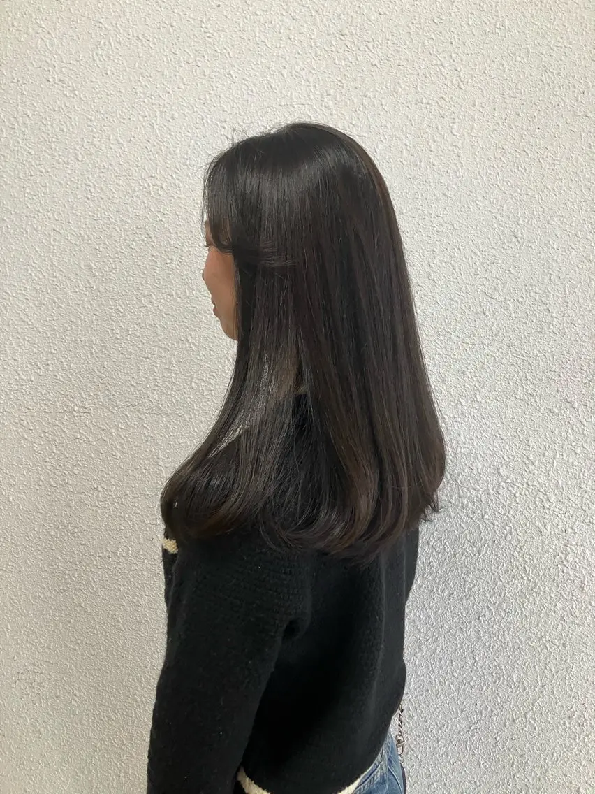 セミロング アッシュ 平松 里穗のヘアスタイル