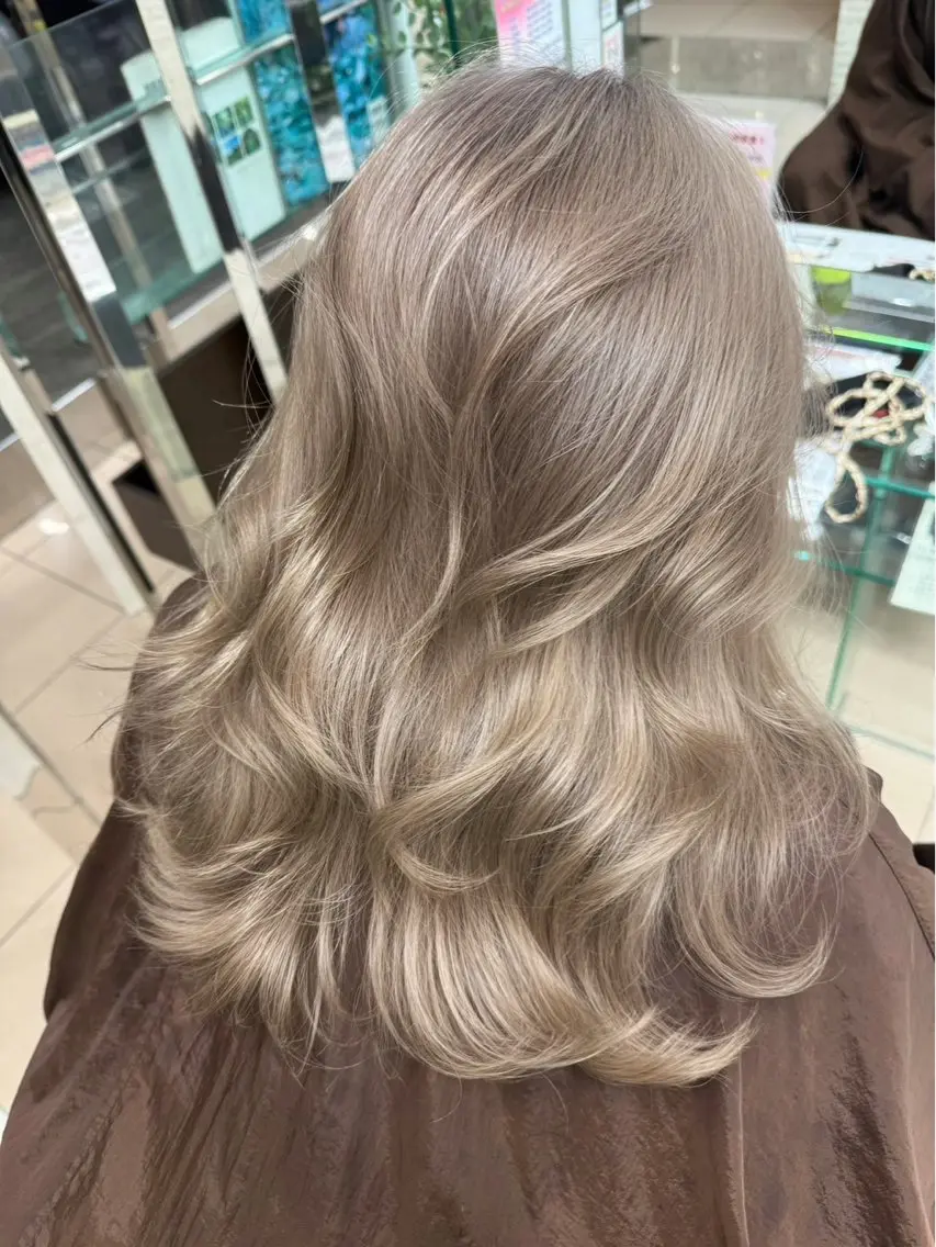 ロング レイヤーカット ヘアカラー カジタ ナミのヘアスタイル