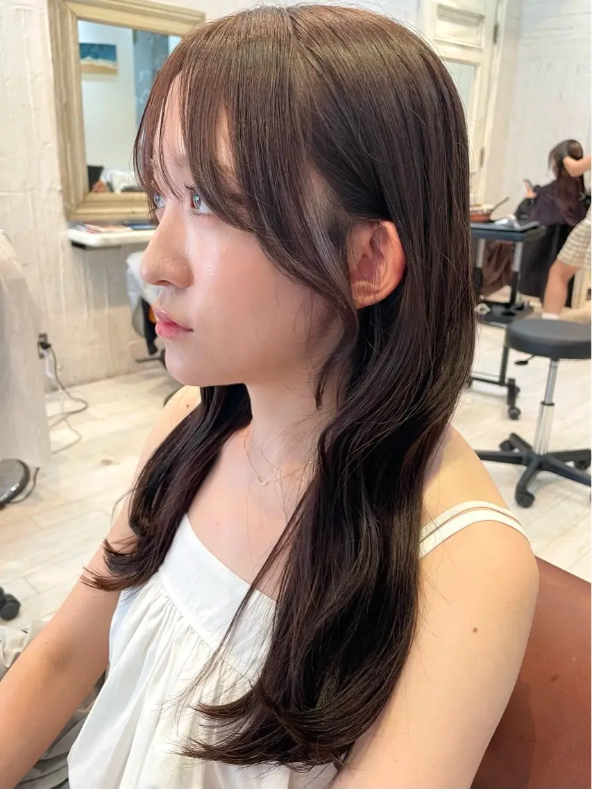 ロング カラー ベージュカラー 透明感カラー シルバー おくれ毛 髪質改善／ブリーチ/ 宮武　湧斗のヘアスタイル