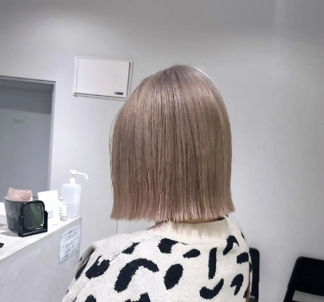 ショート カラー バレイヤージュ ブリーチ ハイライトカラー インナーカラー ハイライト piLLon 心斎橋のヘアスタイル