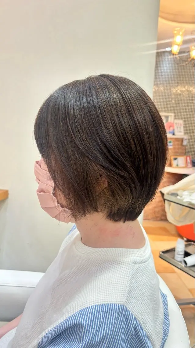 ショート レイヤーカット カット 佐々木 彩芽のヘアスタイル