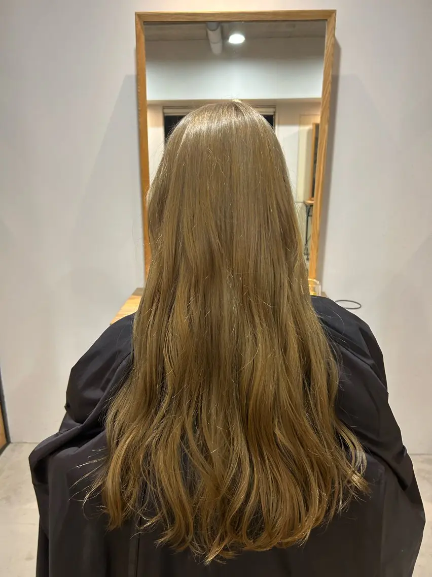 ロング カラー ベージュカラー ブリーチ ミルクティーベージュ ヘアカラー トリートメント ヘッドスパ MIO 大名/ 縮毛・ブリーチ💎のヘアスタイル