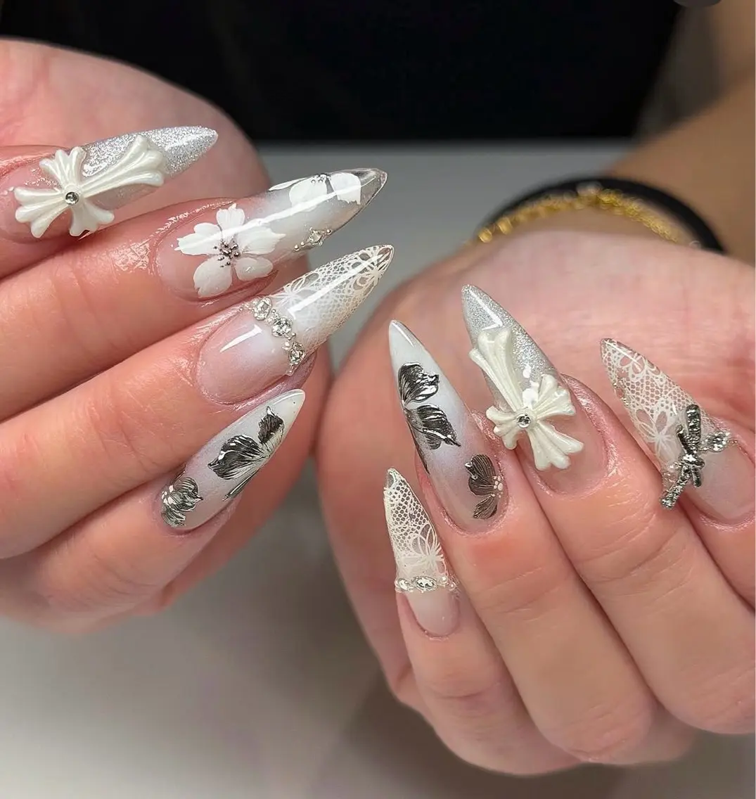 ネイル アートネイル ボルドー フレンチネイル ジェルネイル 氷ネイル・うるうるネイル ハンドネイル Julie NailSalonのネイルデザイン